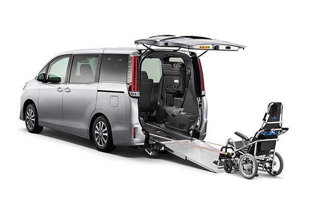 Xi(2WD)車いす仕様車(タイプ?)“サードシート付” タイプ(サードシート付/サードシート無)