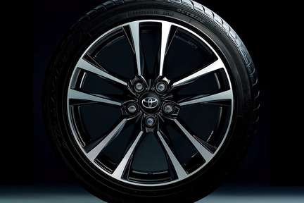 225/45R18 91Wタイヤ(ダンロップSP SPORT 01)+18×7.5J専用アルミホイール(ハイグロスブラック塗装+切削光輝)+専用センターオーナメント
