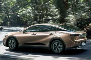 CROSSOVER G（2.5Lハイブリッド車）