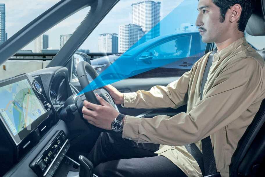 【モデル入り素材】HIGHWAYイメージ S-Z(ハイブリッド・2WD・7人乗り)