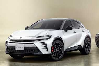 （左）：特別仕様車 SPORT RS “THE 70th” （ベース車両はSPORT RS）