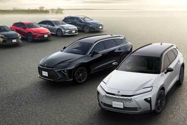 （前列右）：特別仕様車 ESTATE RS “THE 70th” （ベース車両はESTATE RS）