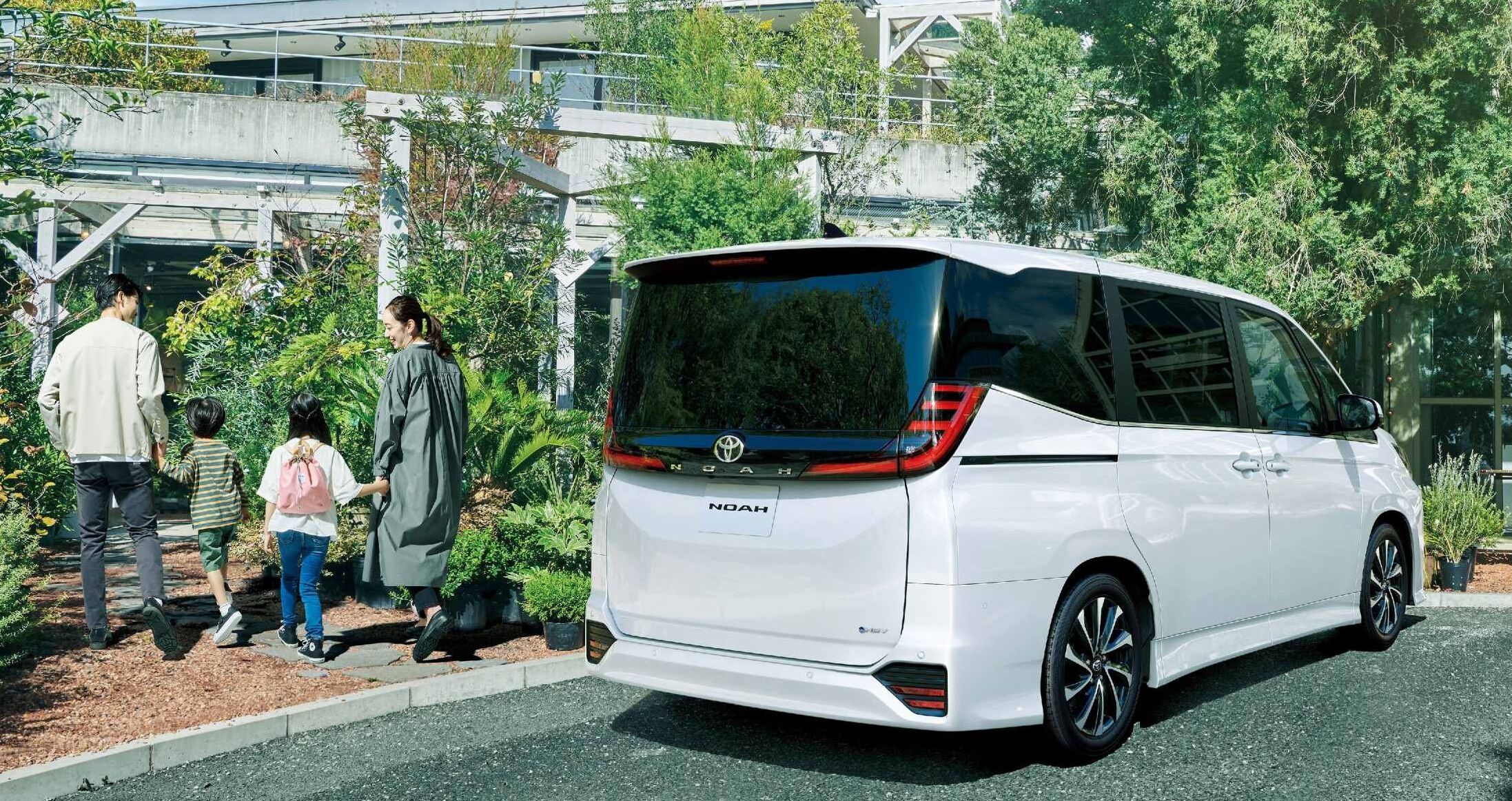 2026】トヨタのミニバン一覧｜乗車人数・価格・サイズ・燃費を比較