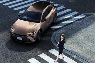 【モデル入り素材】SPORT Z（2.5Lハイブリッド車）